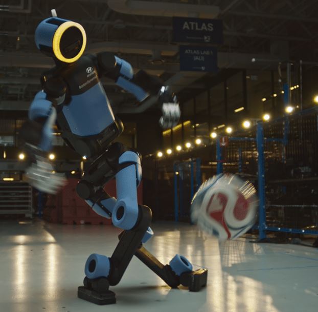 tlas Robot Performing Rabona Kick